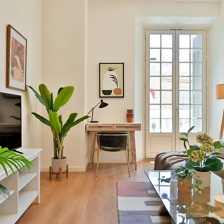 C74 - Marvelous 3 Bedroom In Historical דירה